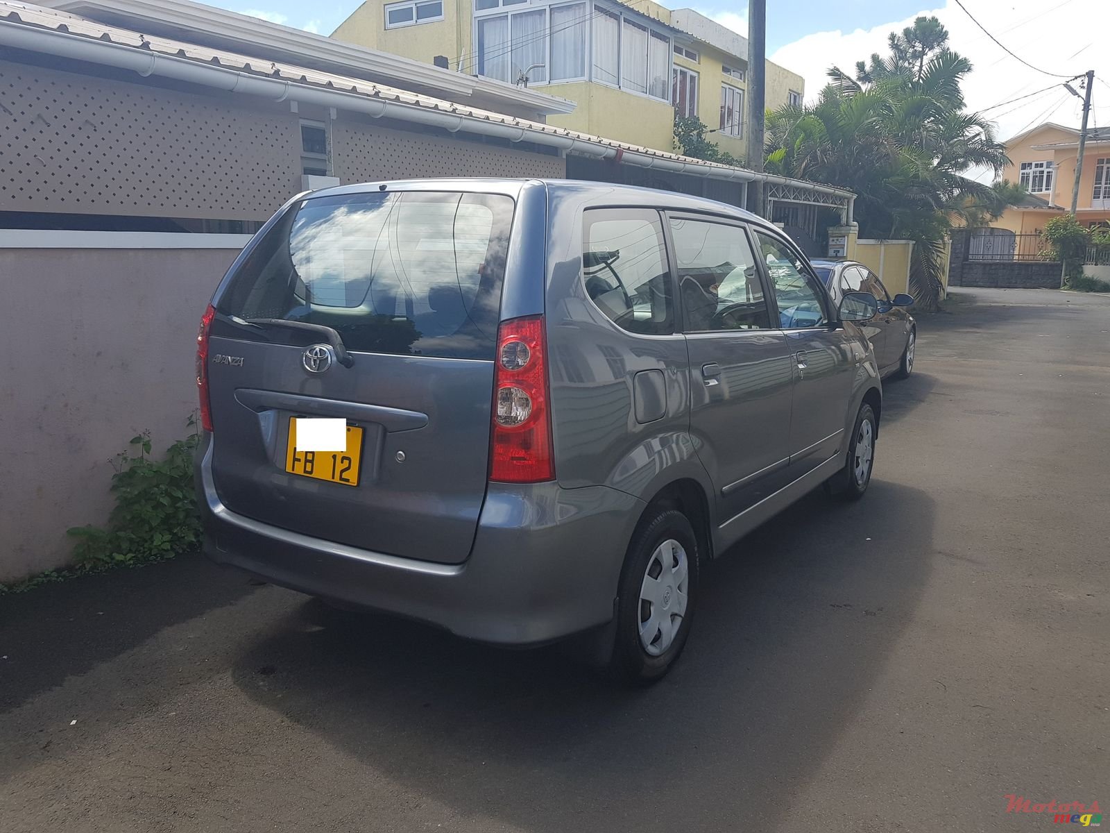 2012' Toyota Avanza 7seater photo #2