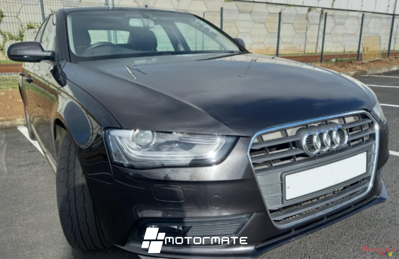 2013' Audi A4 Sedan photo #2