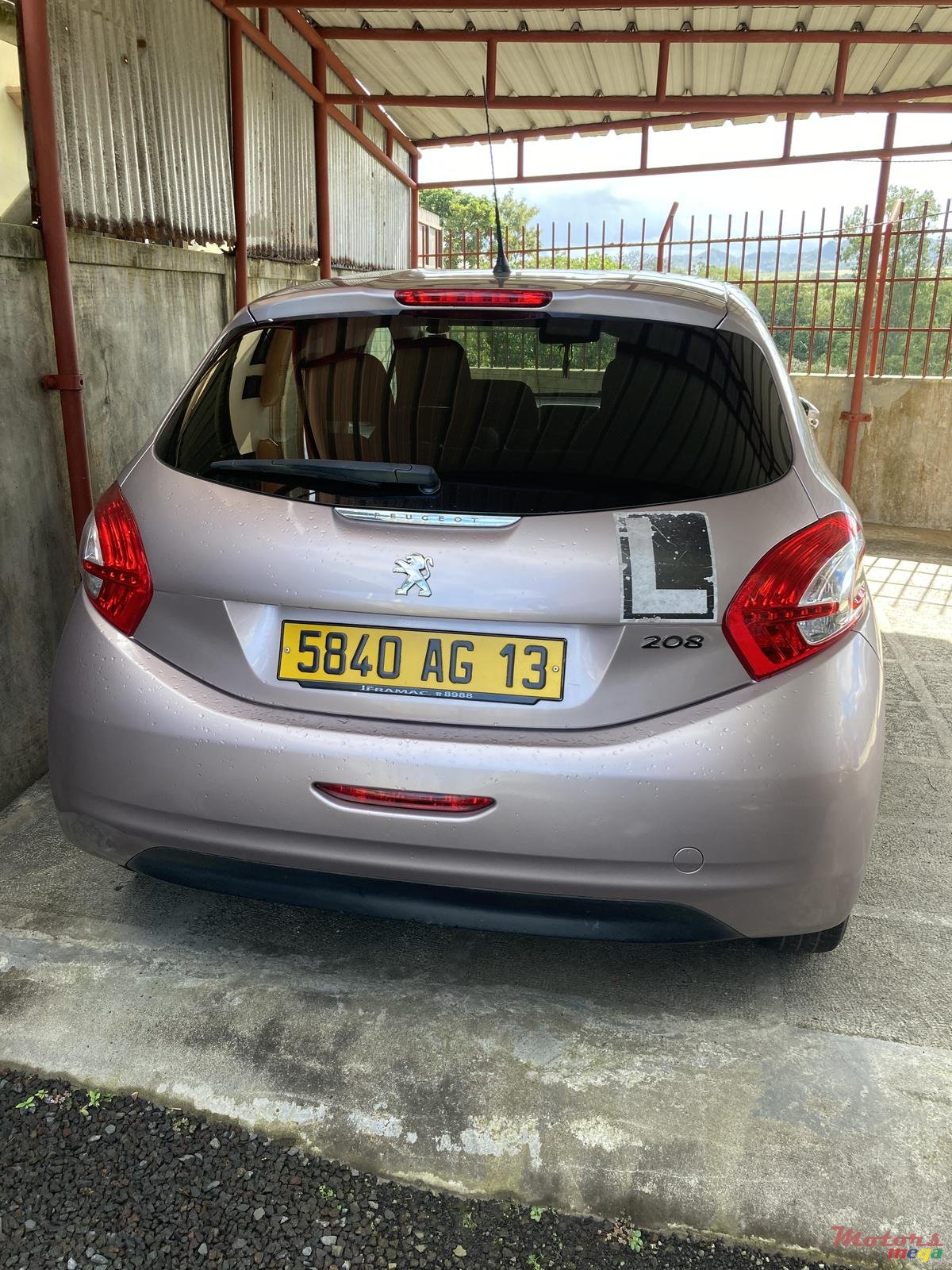 2013' Peugeot 208 photo #2