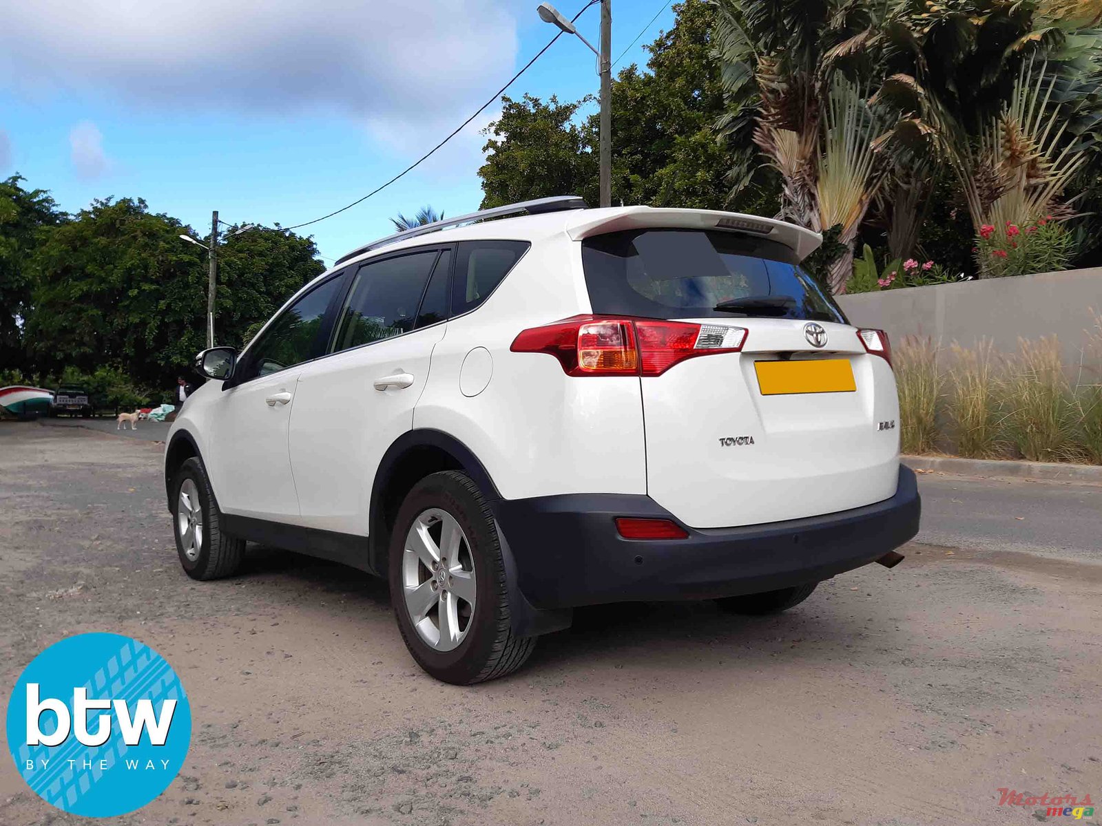 2014' Toyota RAV4 photo #2