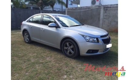 2010' Chevrolet Cruze LS photo #1