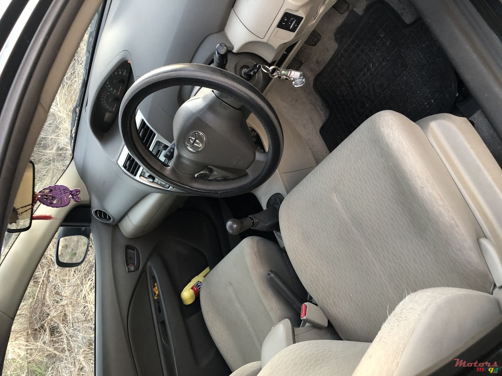 2011' Toyota Yaris photo #5