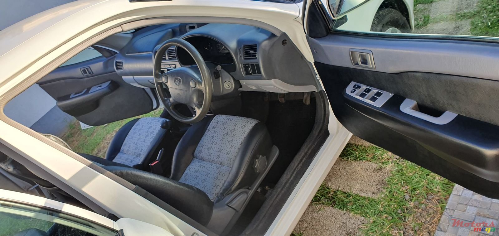 1998' Toyota Starlet reflet photo #3