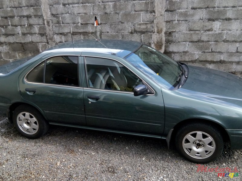 1996' Nissan Sunny photo #1