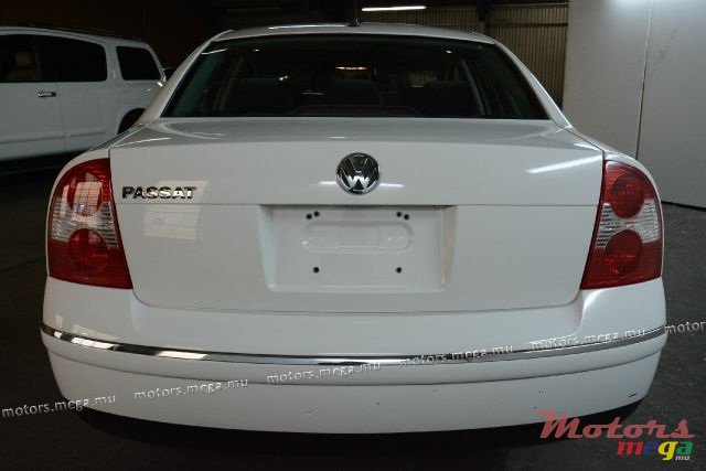 2001' Volkswagen Passat Highline 1.9TDi photo #3