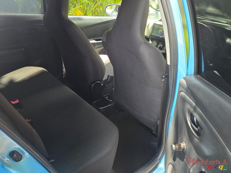 2016' Toyota Vitz photo #7