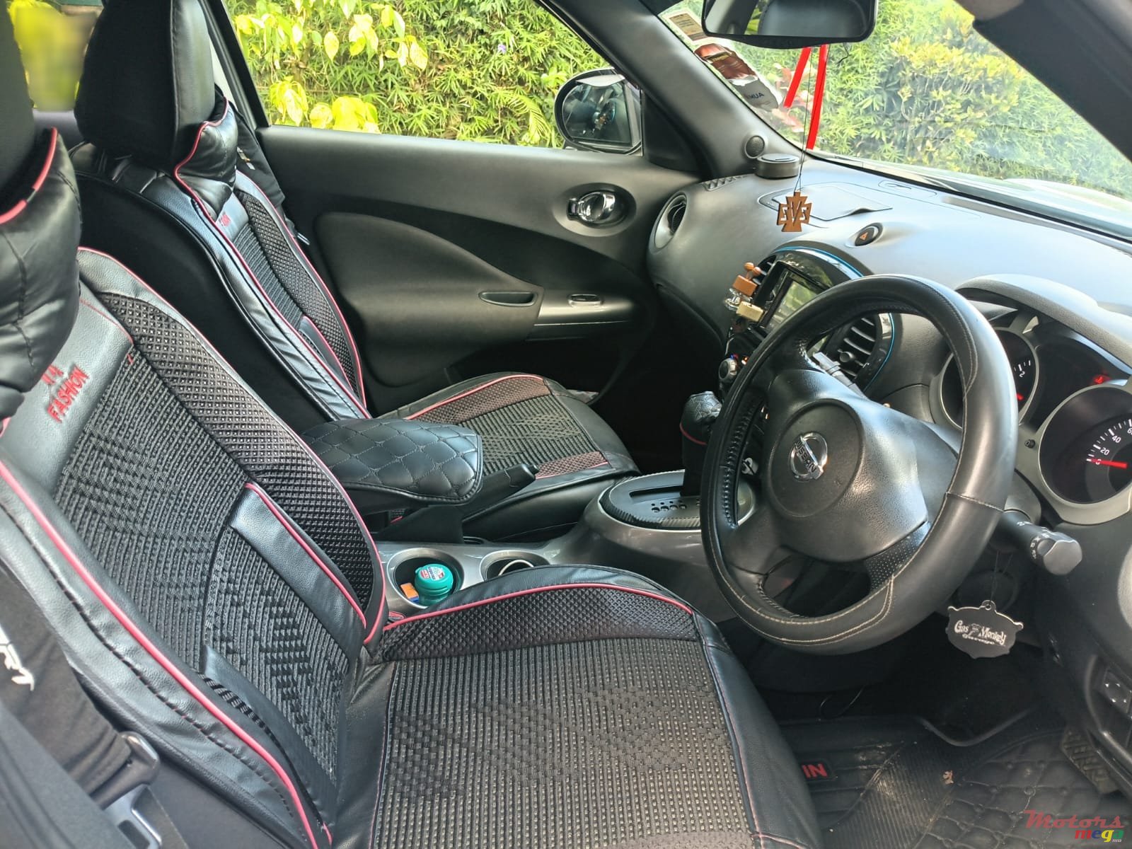 2010' Nissan Juke photo #3