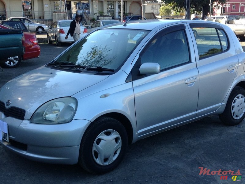 2000' Toyota Vitz photo #2