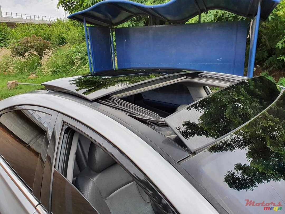 2011' Hyundai Sonata photo #5