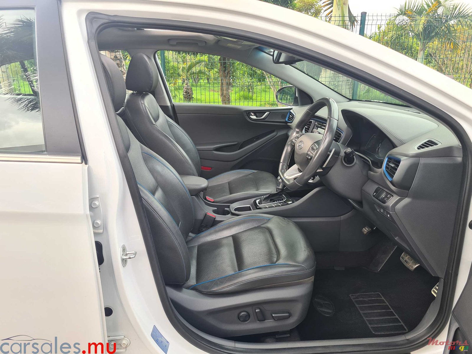 2018' Hyundai Ioniq Hybrid photo #5