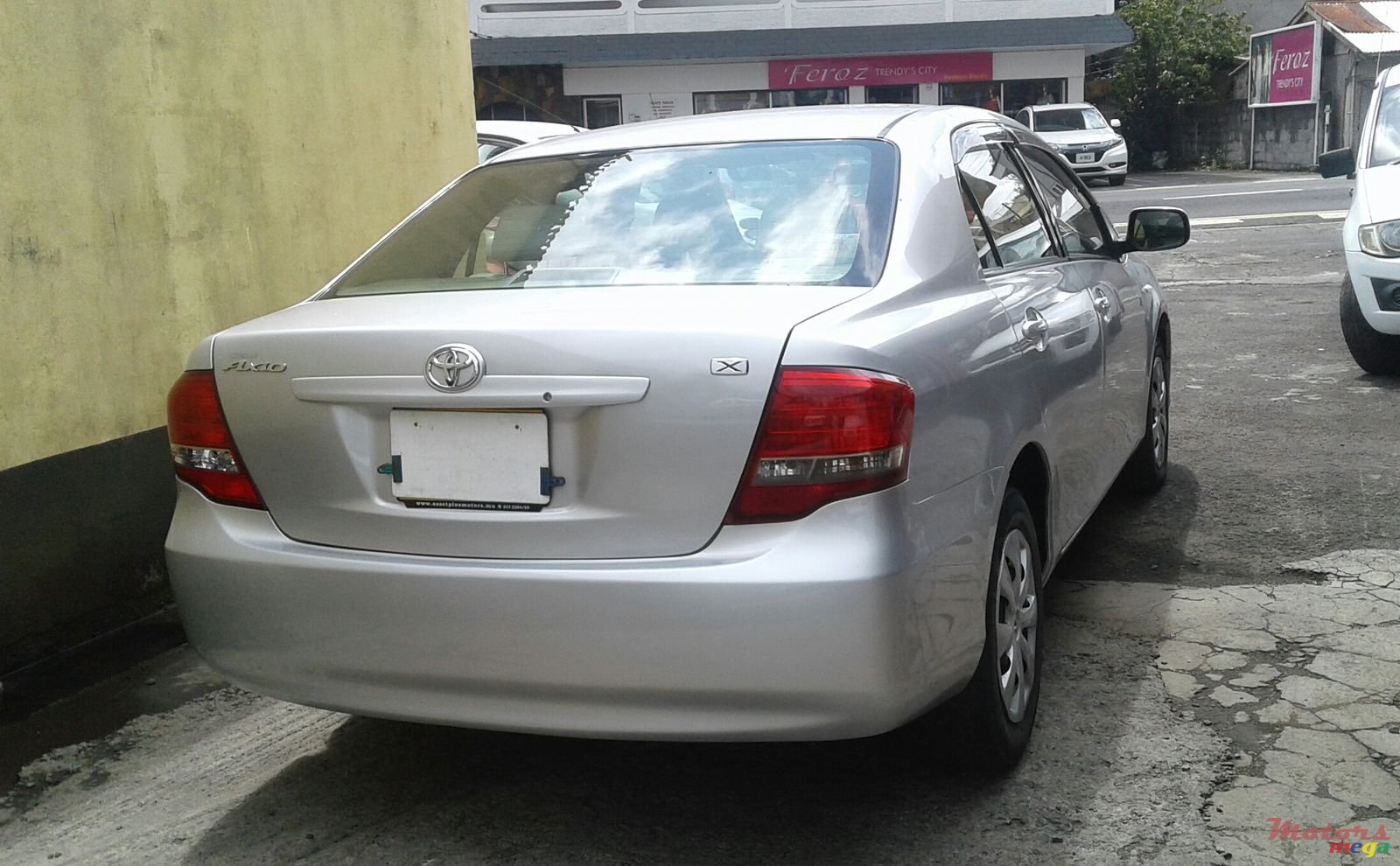 2011' Toyota Axio X photo #3