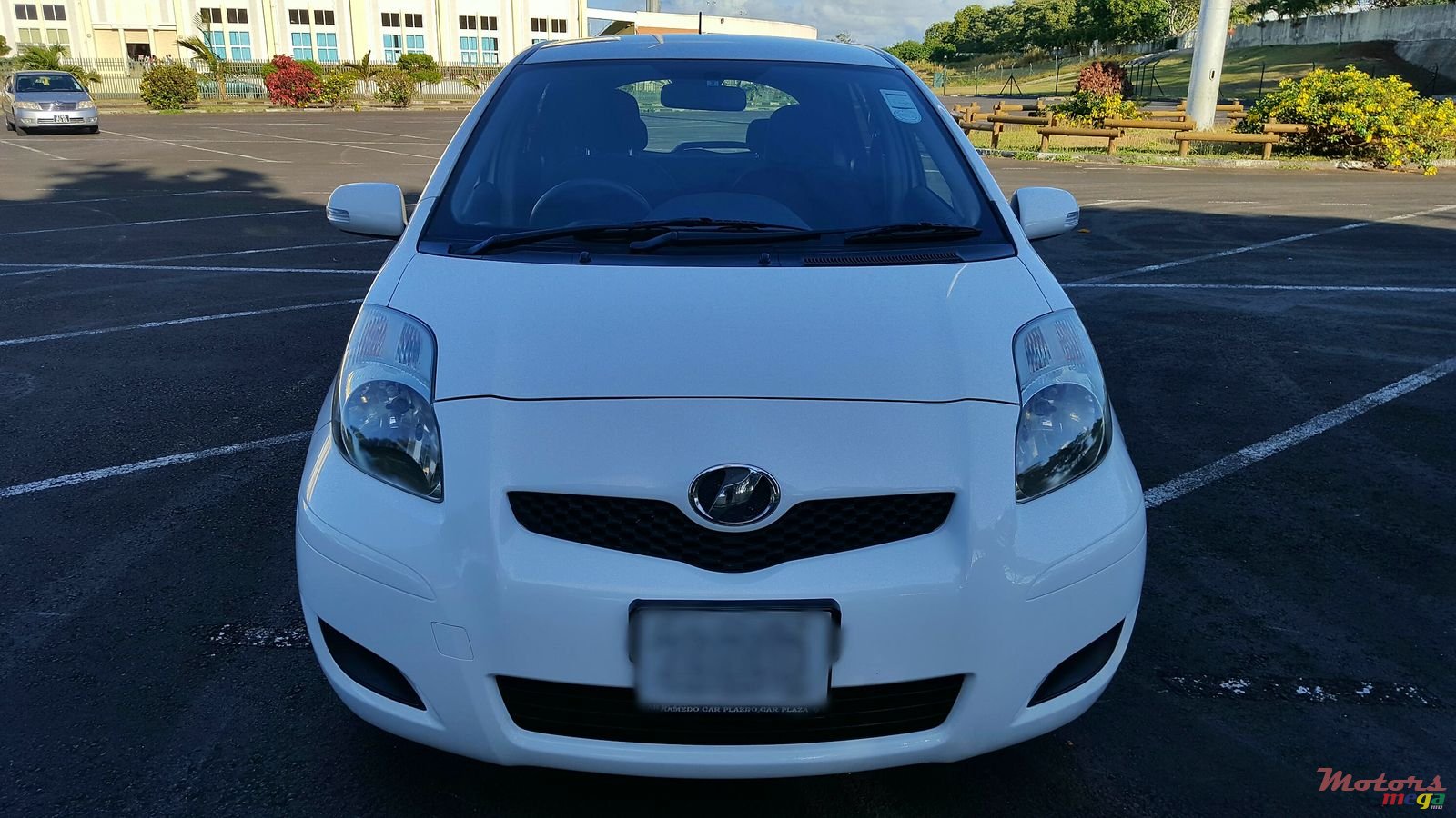 2008' Toyota Vitz photo #1