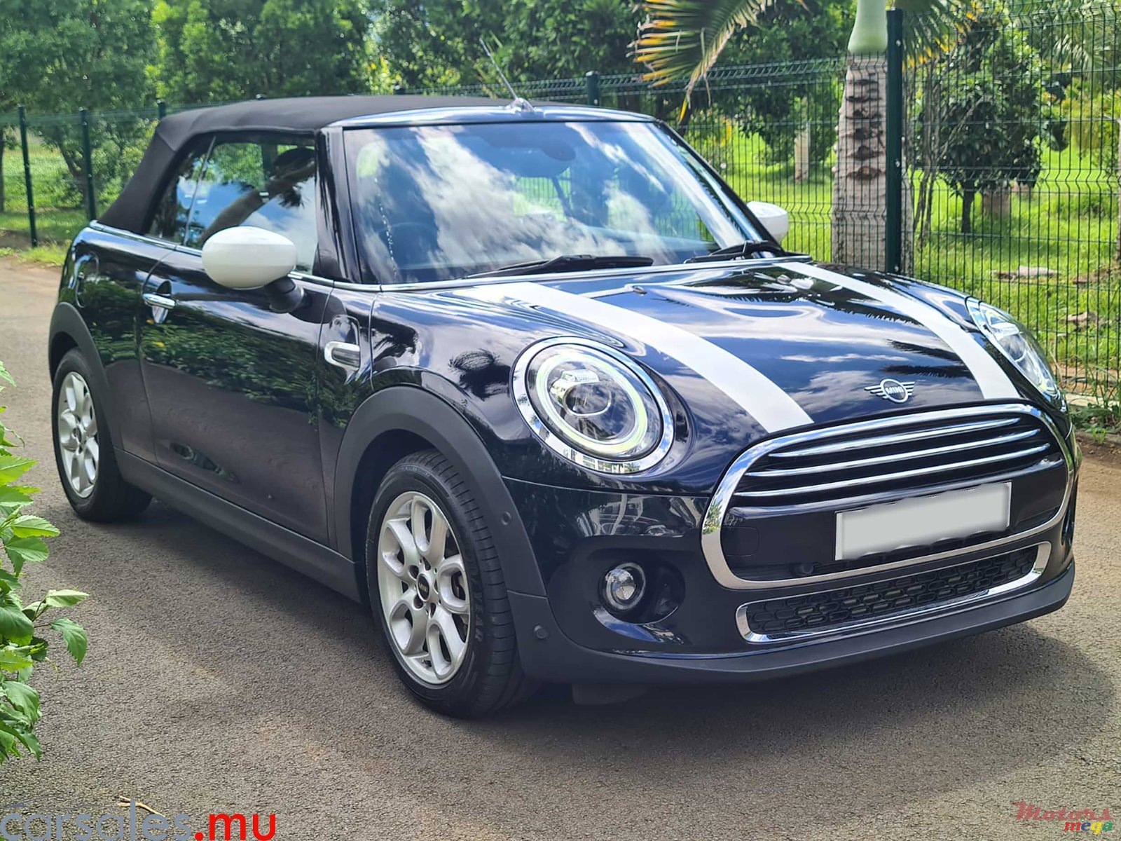 2021' MINI Cooper Cabrio photo #2