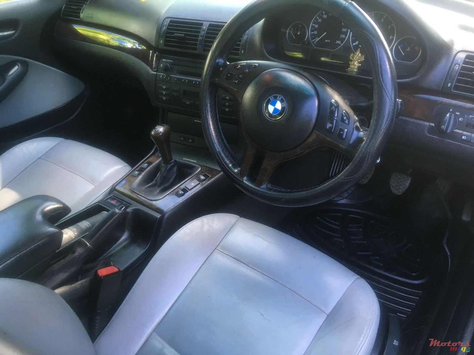 2004' BMW 318i photo #5