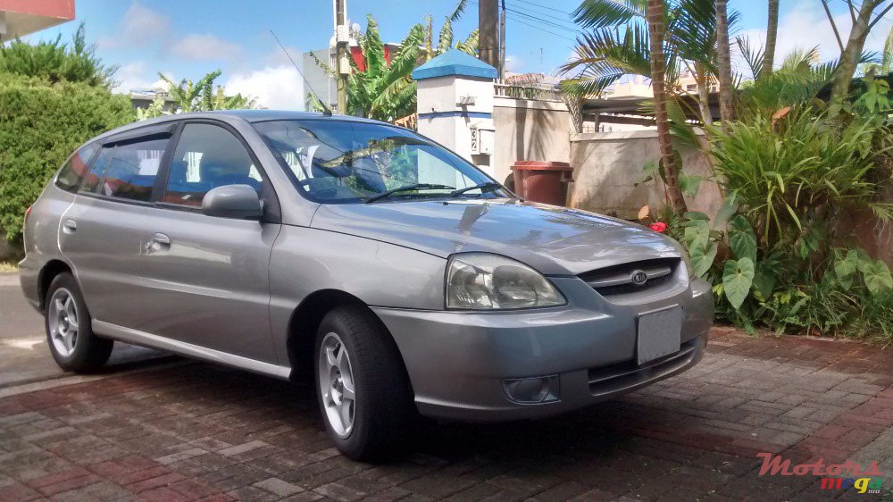 2005' Kia Rio photo #1