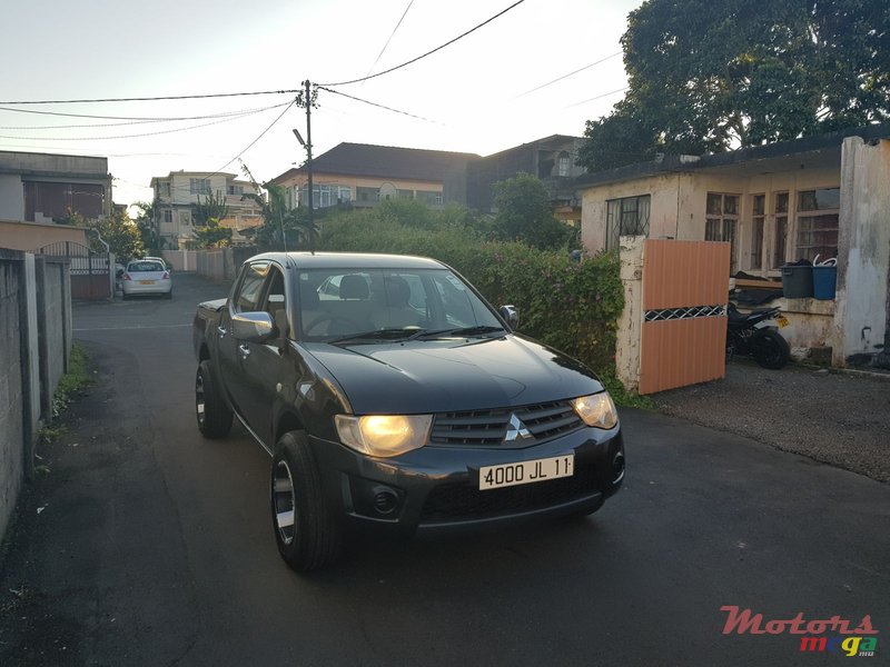 2011' Mitsubishi L 200 photo #2