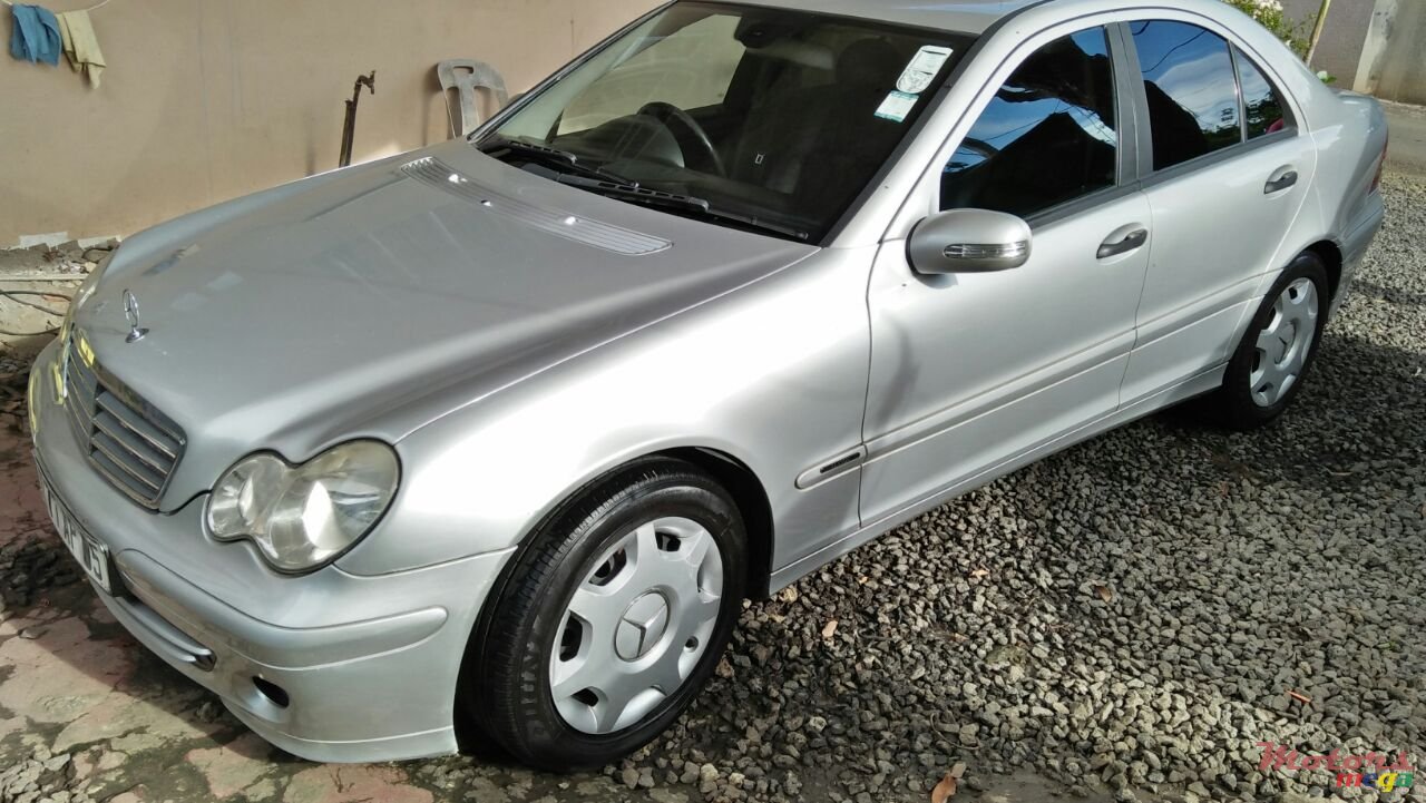 2005' Mercedes-Benz 220 C220 CDI photo #5