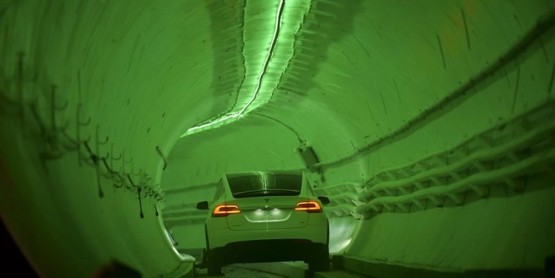 Elon Musk inaugure un tunnel anti-bouchons