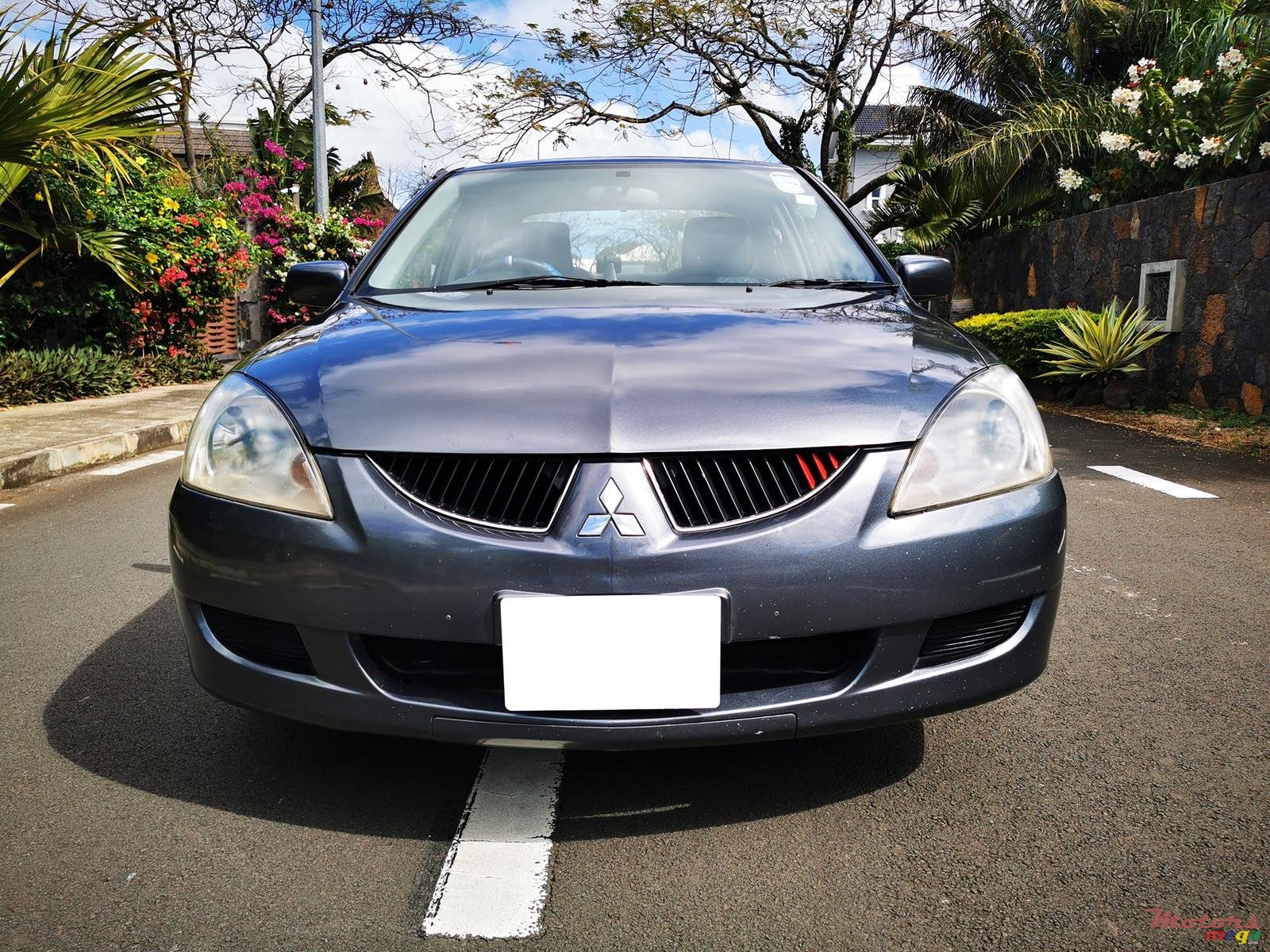 2004' Mitsubishi Lancer GLX photo #1