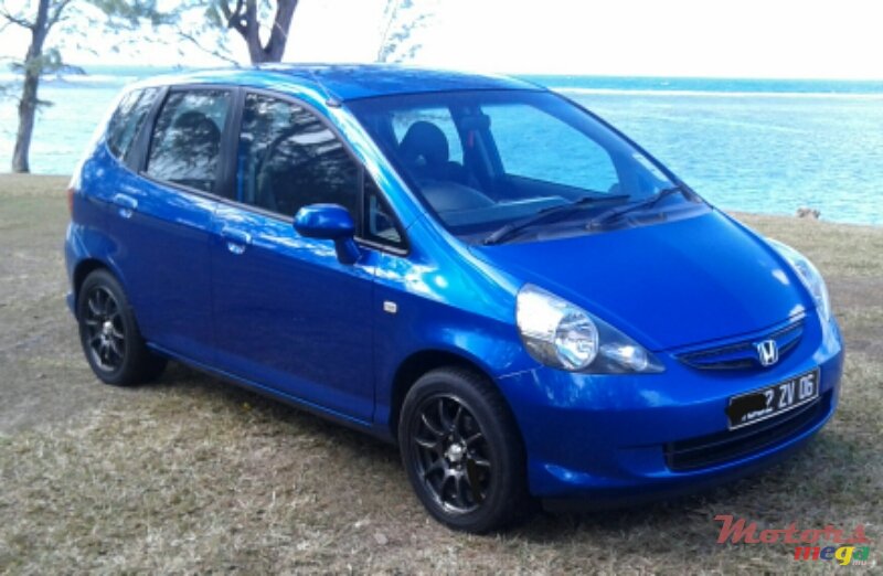 2006' Honda Fit photo #1