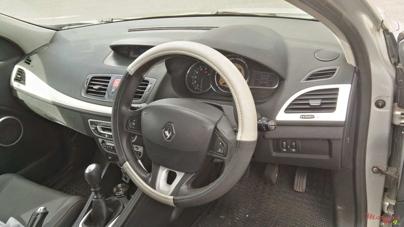 2010' Renault Megane photo #6