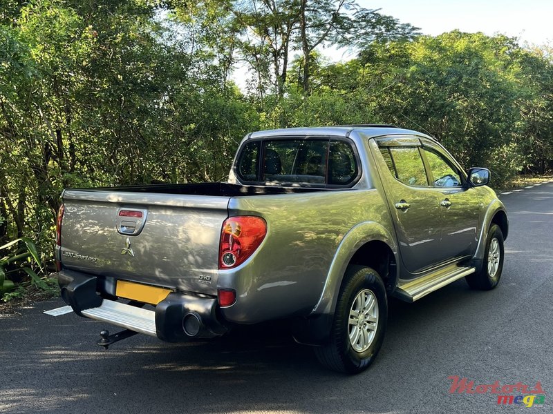 2014' Mitsubishi L200 photo #3