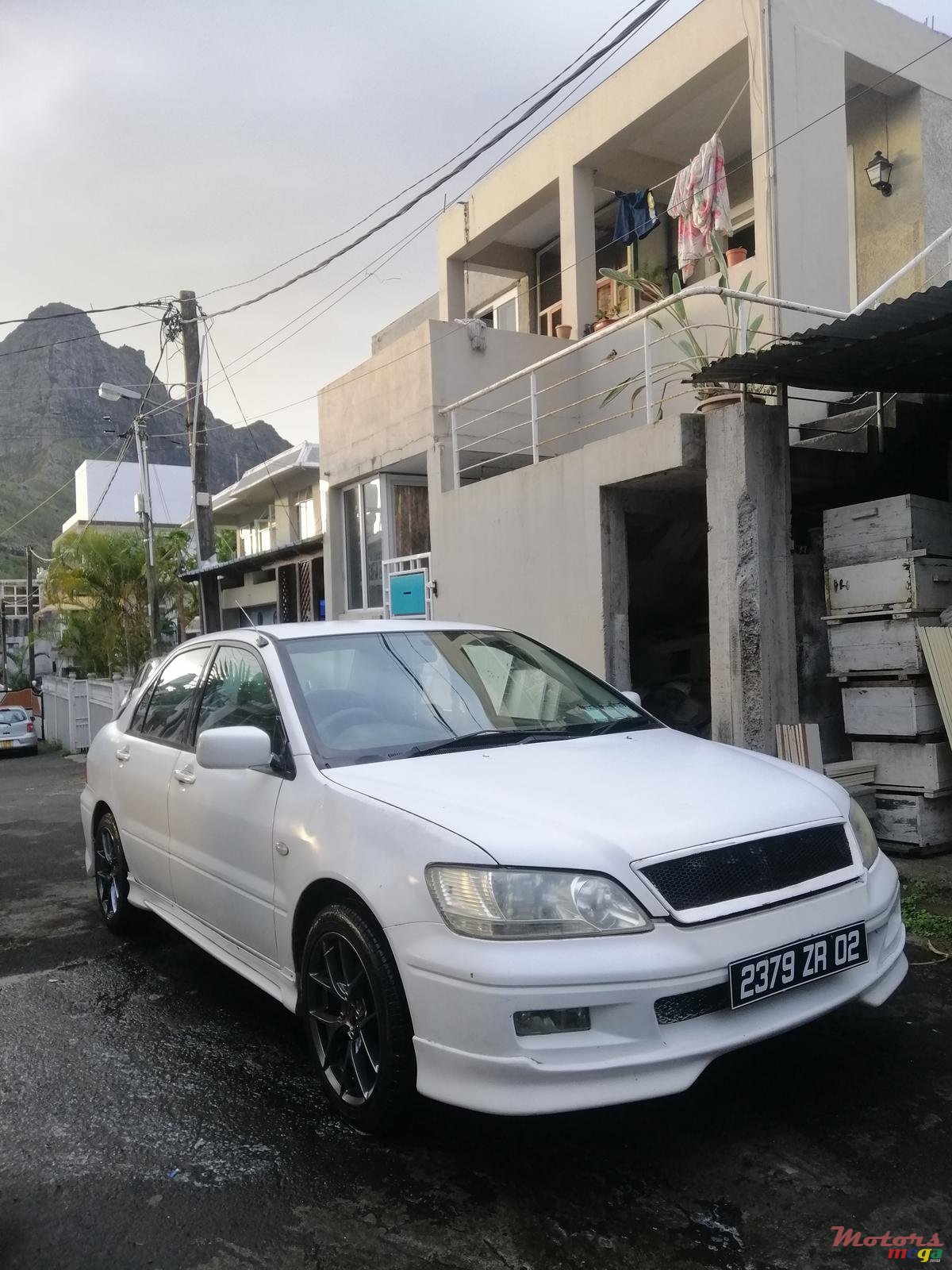 2002' Mitsubishi Lancer photo #2