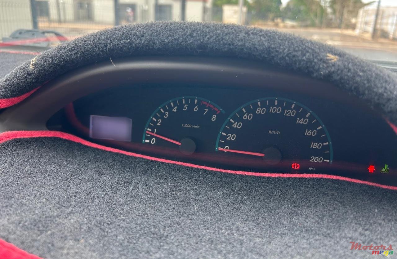 2011' Toyota Yaris photo #4