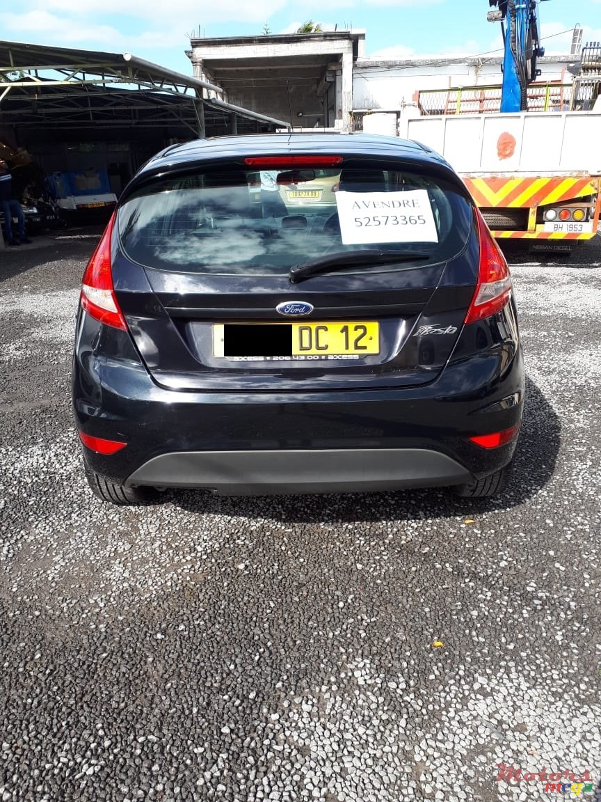 2012' Ford Fiesta photo #5