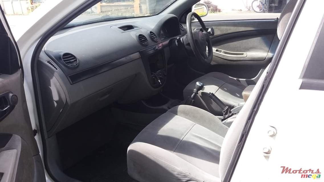 2009' Chevrolet Optra photo #3