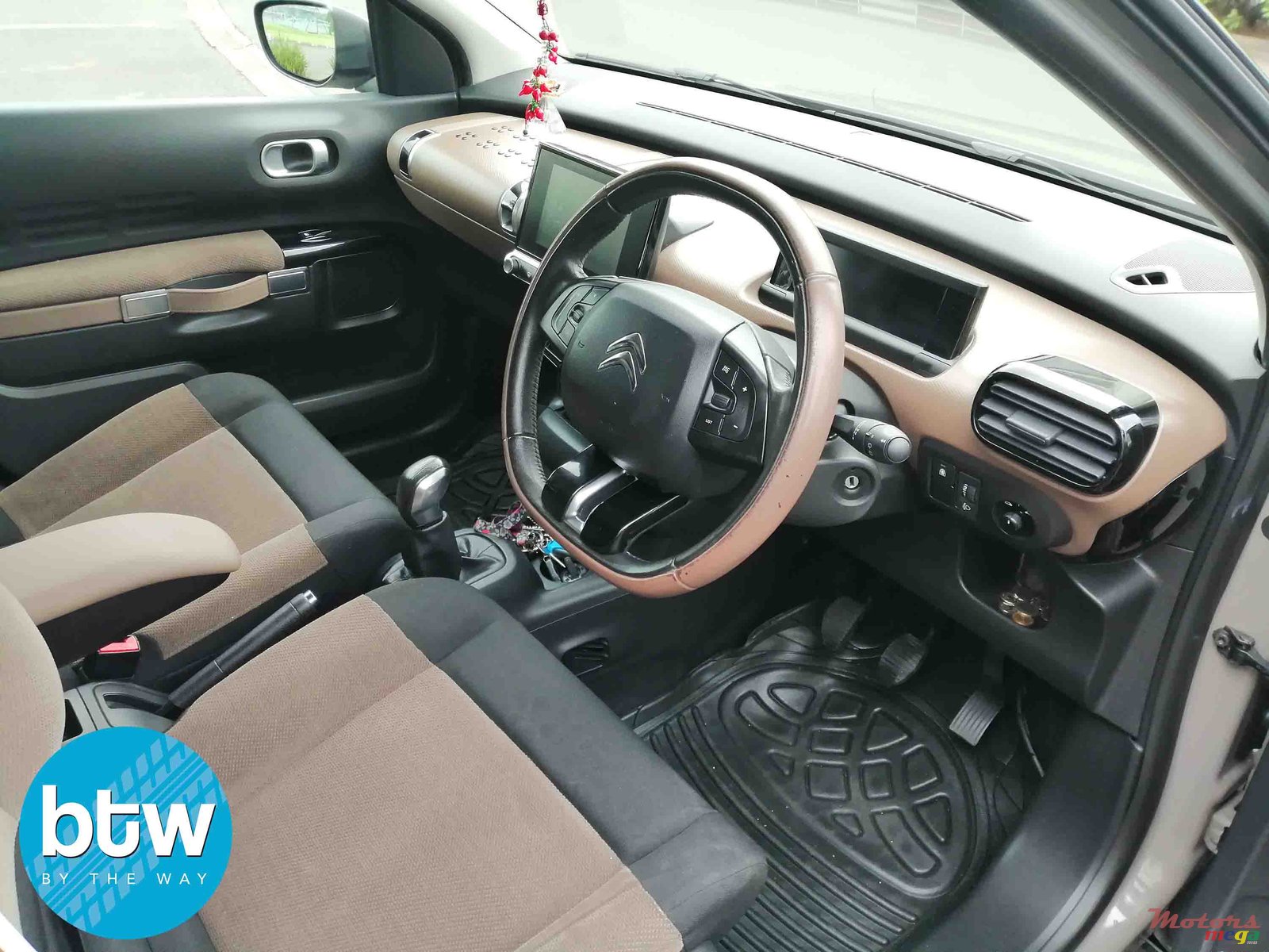 2015' Citroen C4 Cactus photo #5