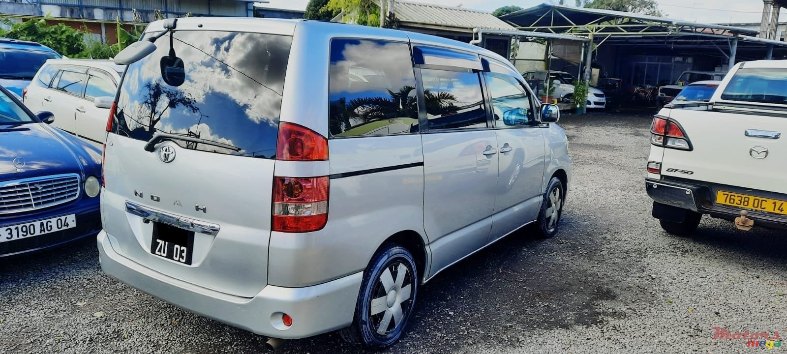 2003' Toyota Noah photo #5