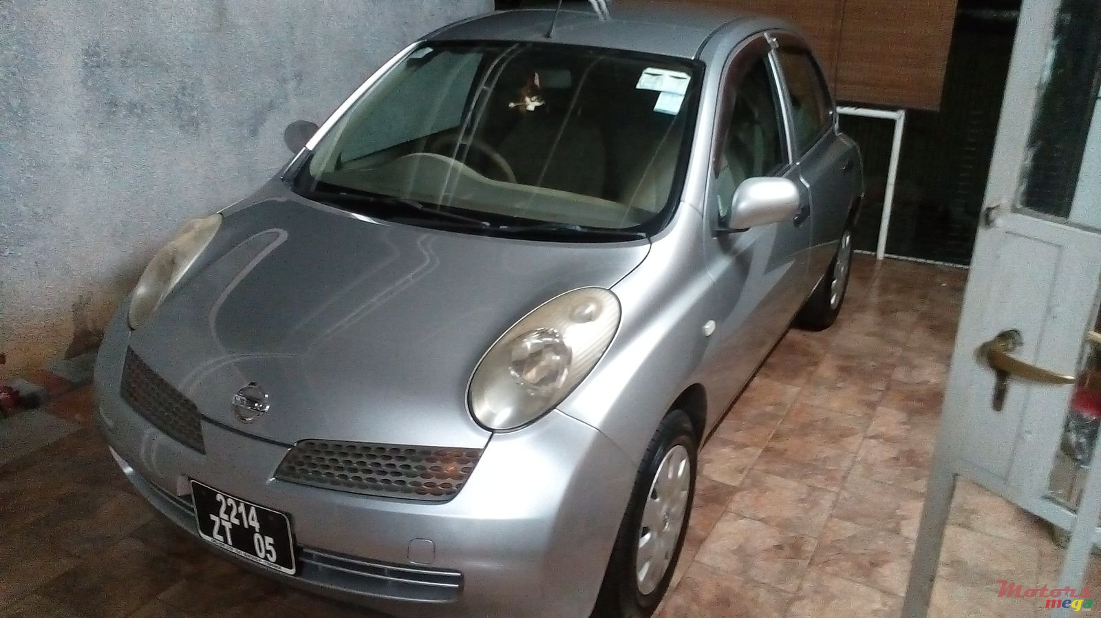 2005' Nissan MARCH AK12.  AUTOMATIC. LADYDR photo #1