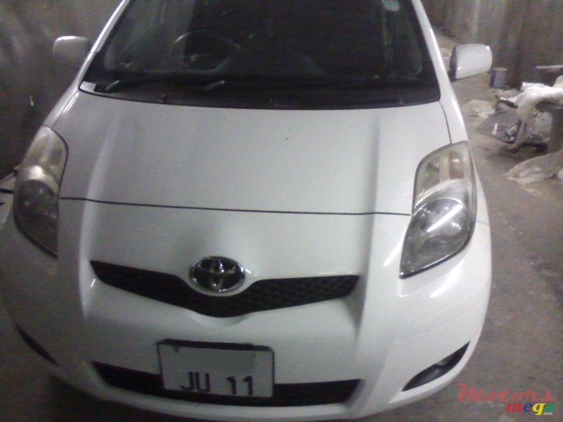 2011' Toyota Yaris photo #1