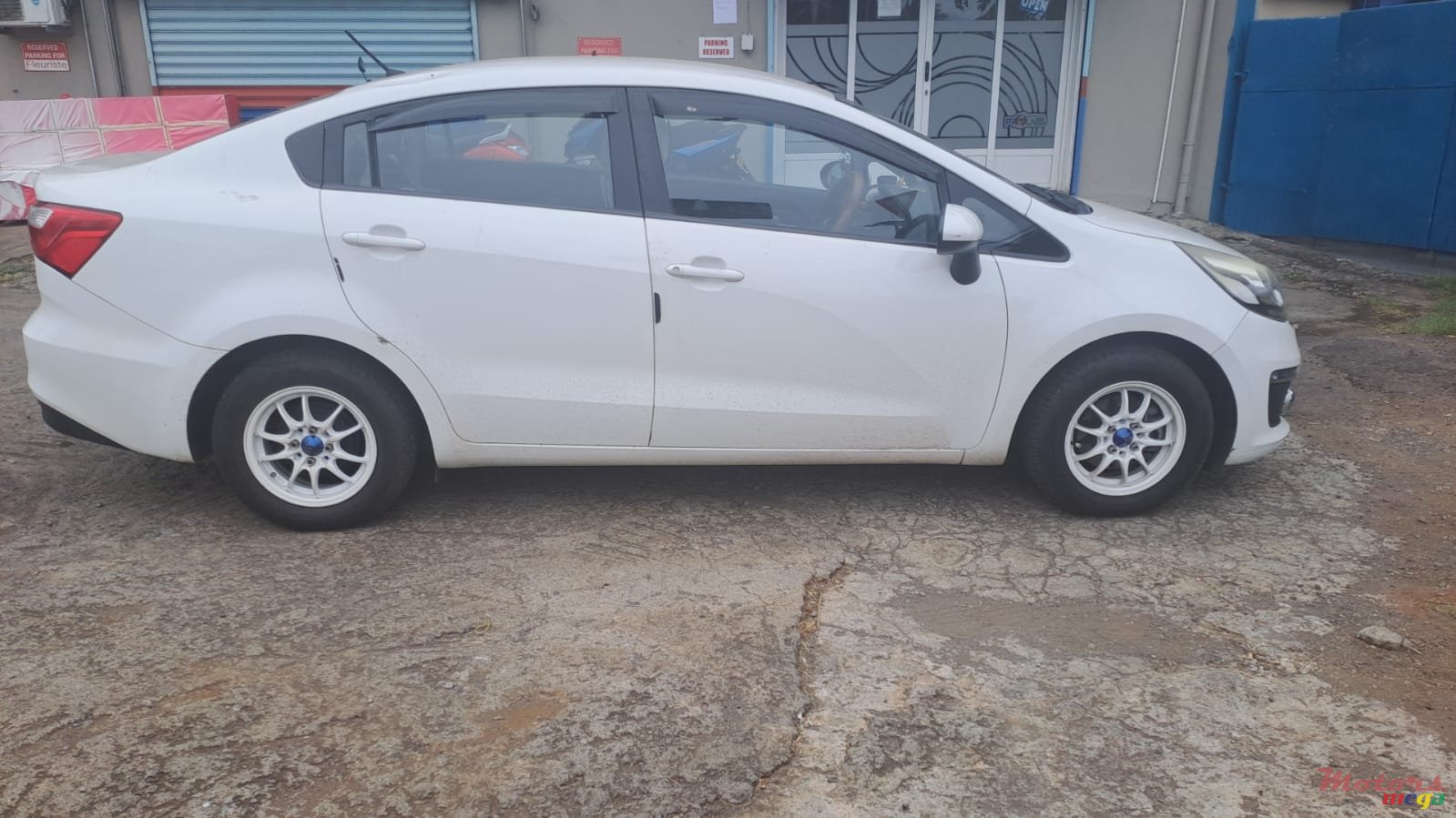 2015' Kia Rio photo #7