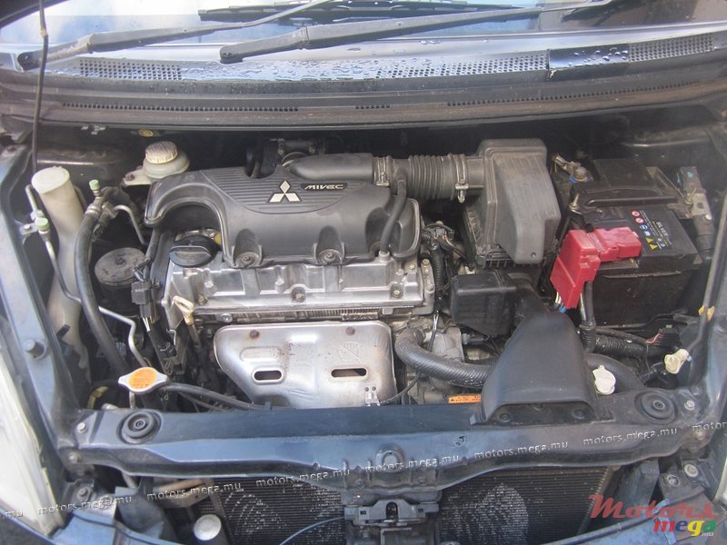 2005' Mitsubishi Colt photo #4