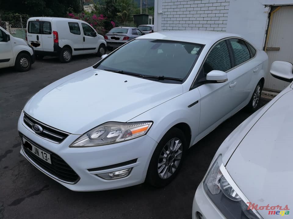 2013' Ford Mondeo photo #2