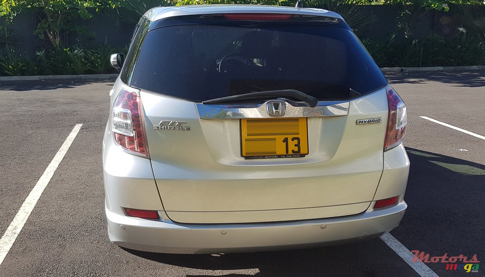 2013' Honda Fit Fit Shuttle Hybrid-C photo #2