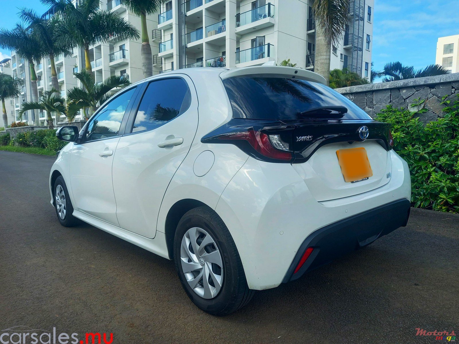 2021' Toyota Yaris 1.5 Hybrid photo #3