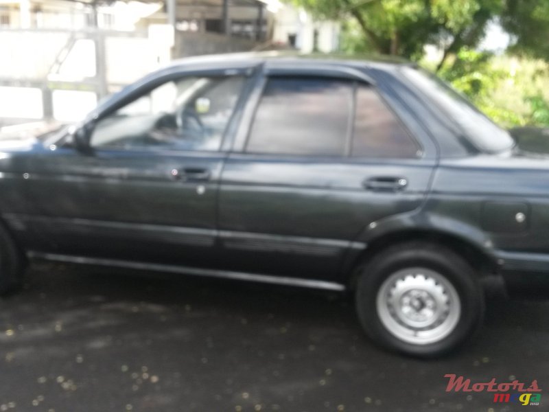 1993' Nissan Sunny photo #1