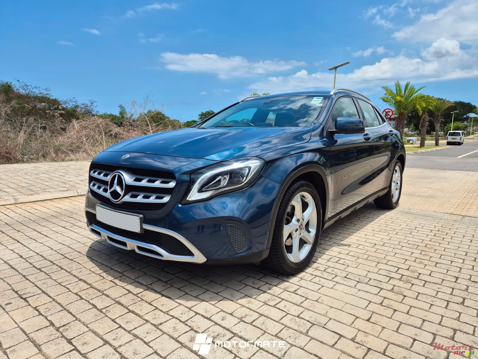 2019' Mercedes-Benz GLA 200 photo #2