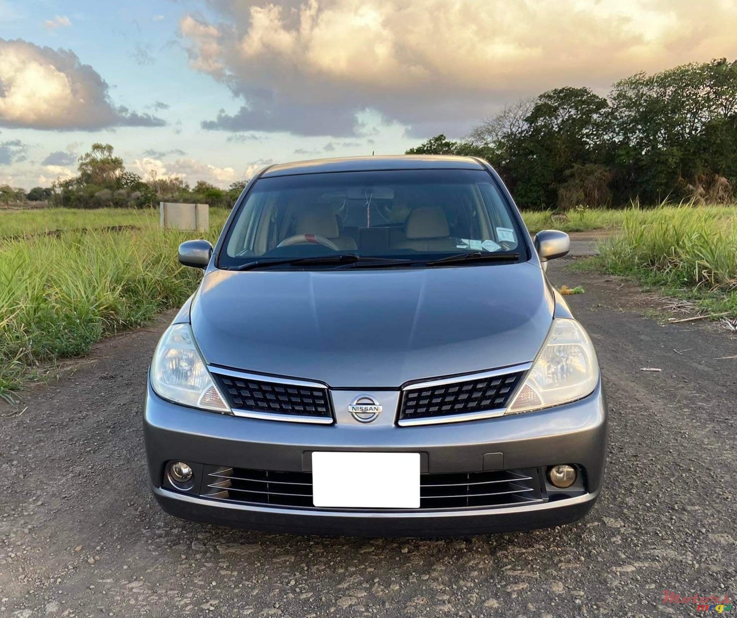 2006' Nissan Tiida photo #2
