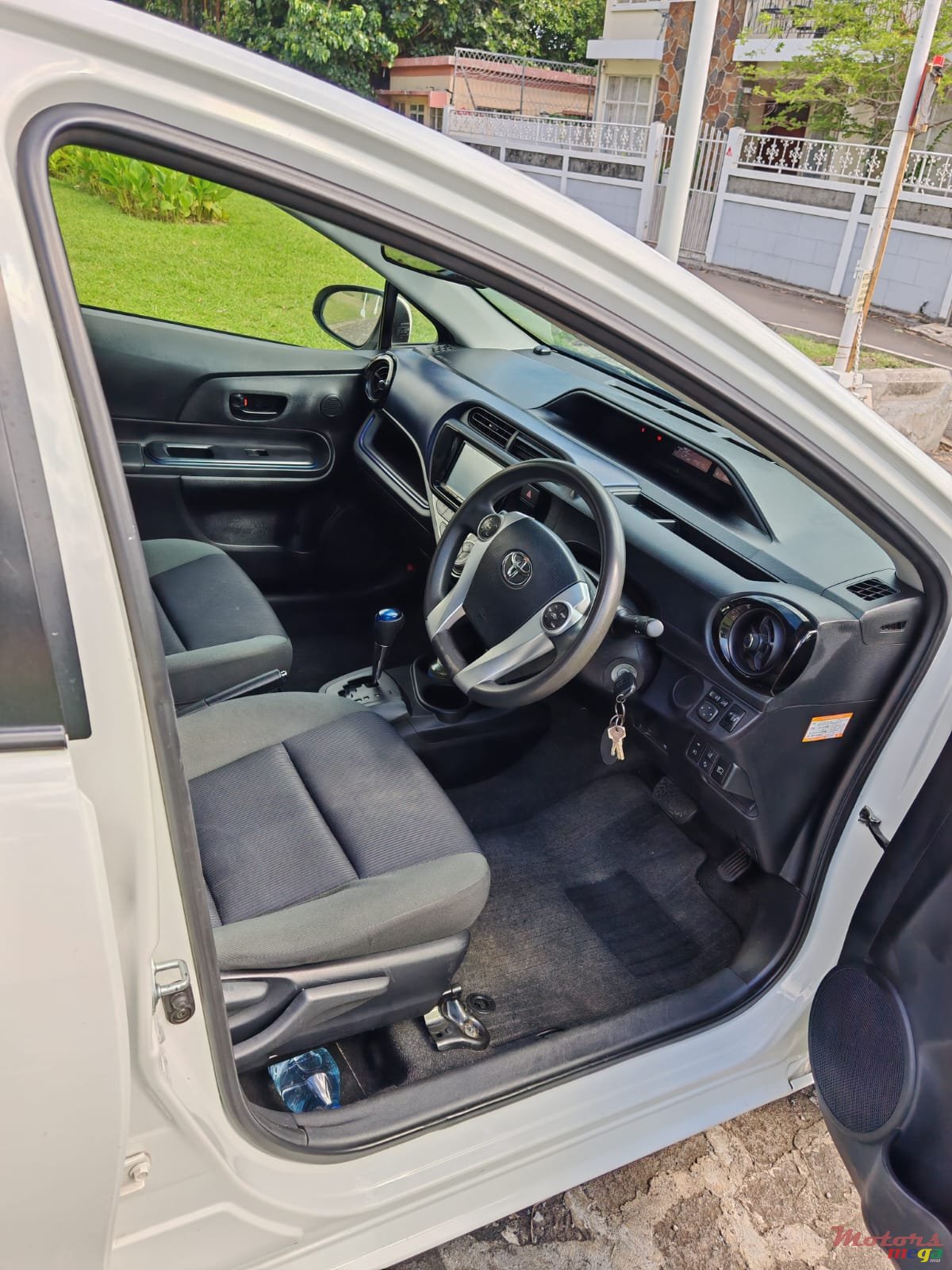 2016' Toyota Aqua photo #6