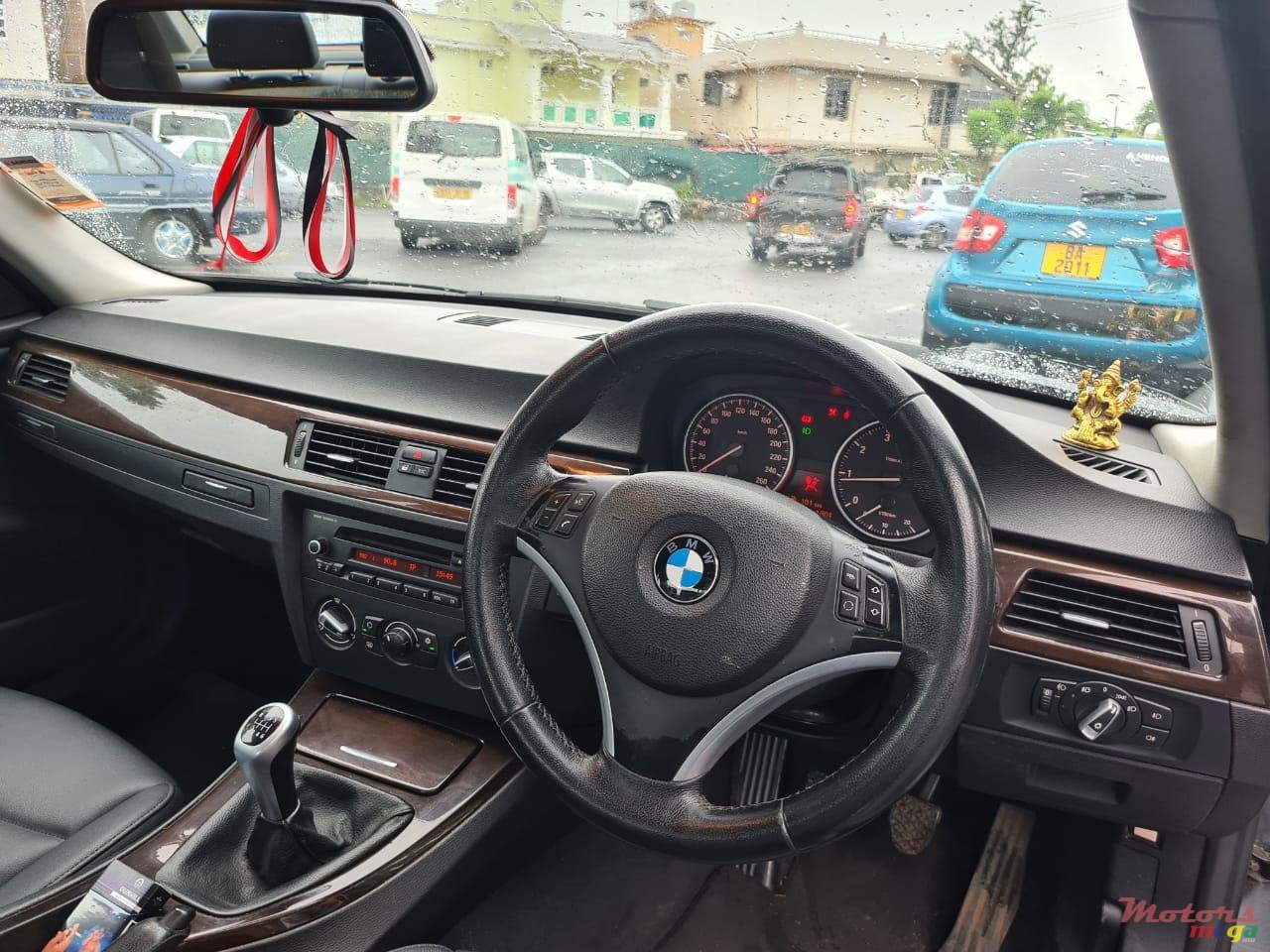 2011' BMW 3 Series photo #3