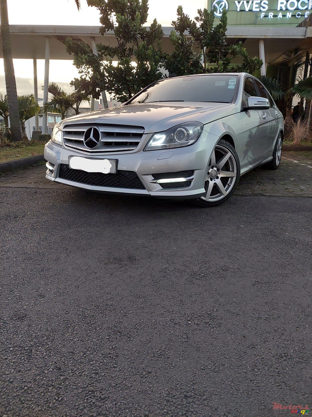 2013' Mercedes-Benz C-Class C250 photo #1