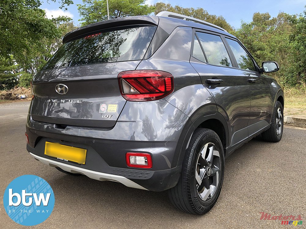 2020' Hyundai Venue photo #4