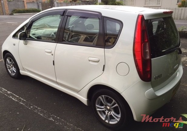 2004' Mitsubishi Colt photo #2