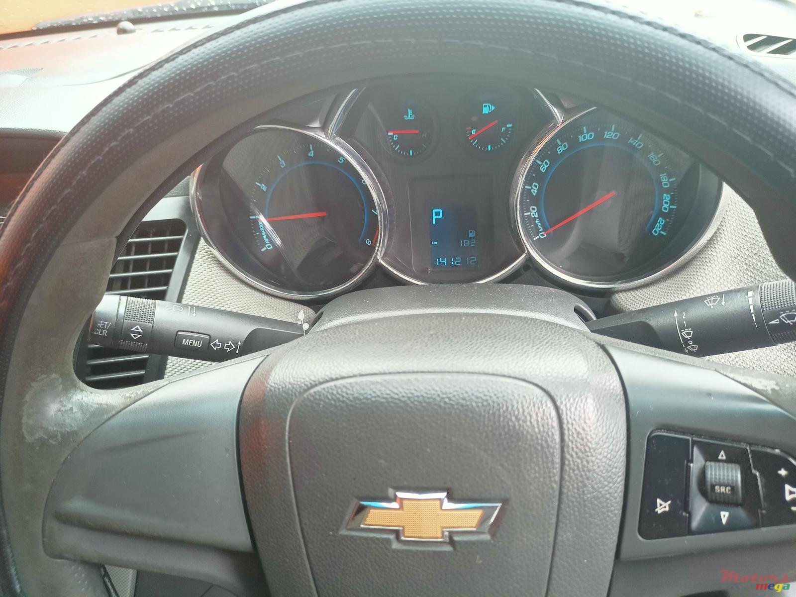 2010' Chevrolet Cruze photo #2