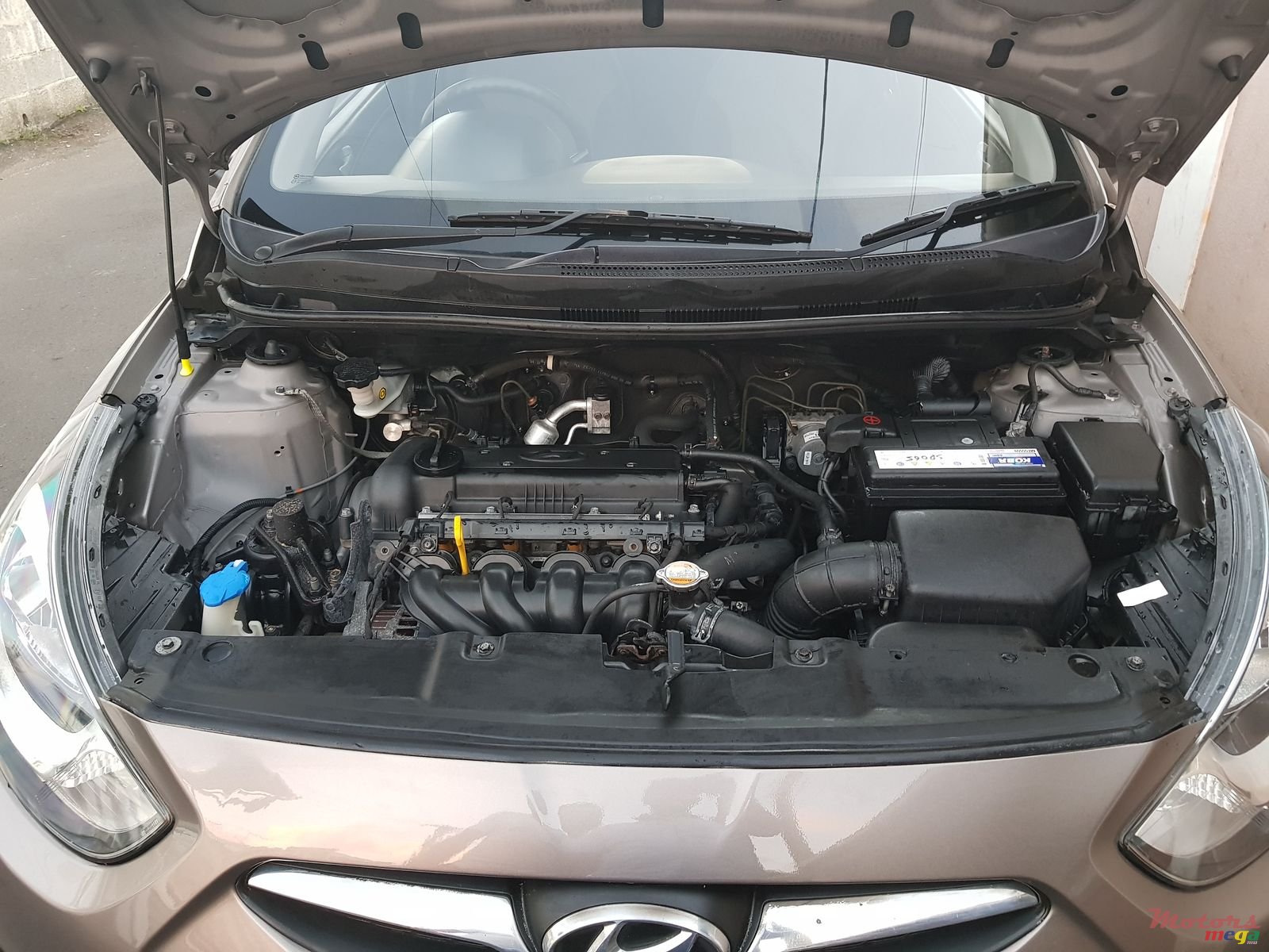 2011' Hyundai Accent photo #5