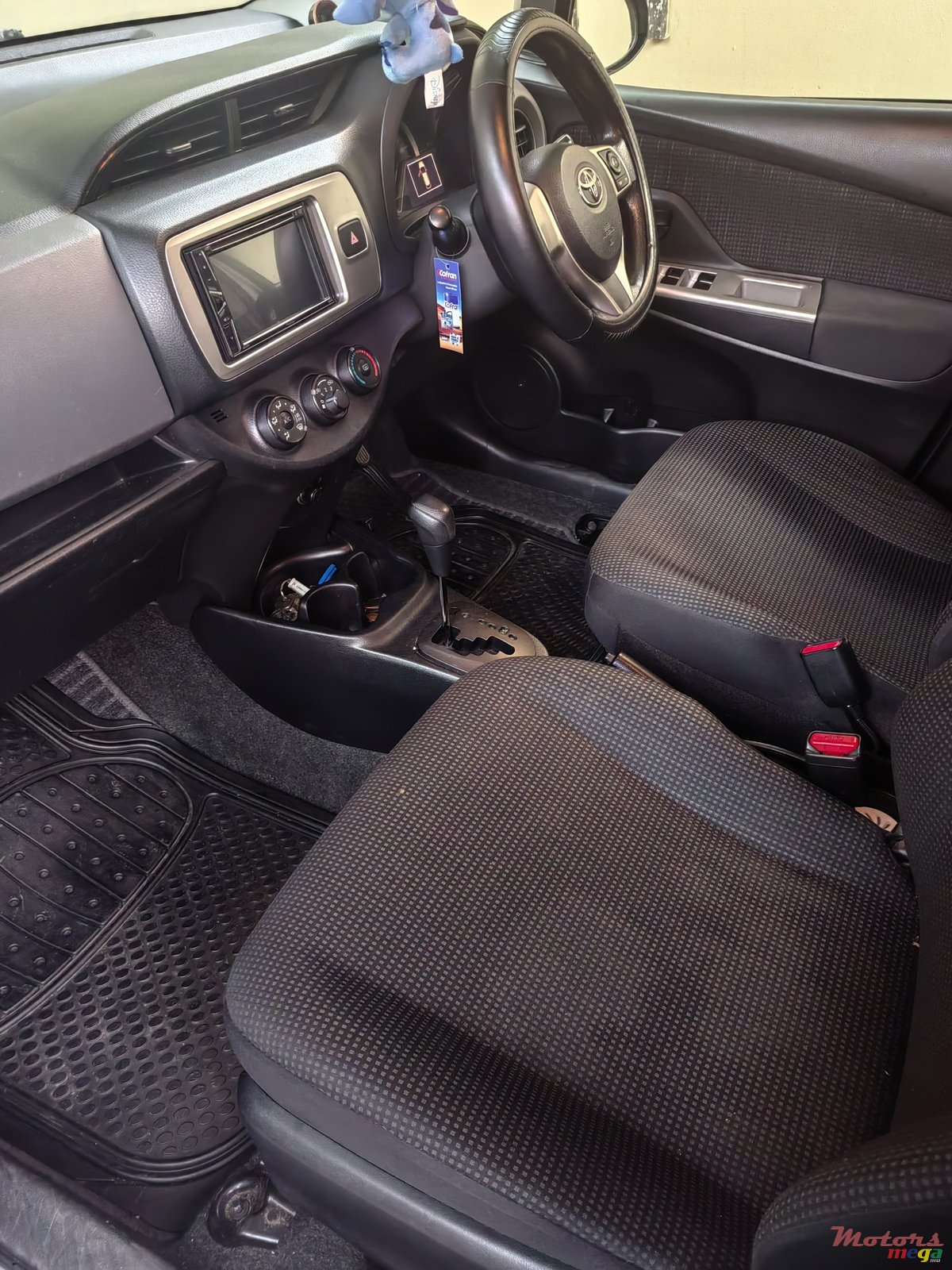 2014' Toyota Vitz photo #3